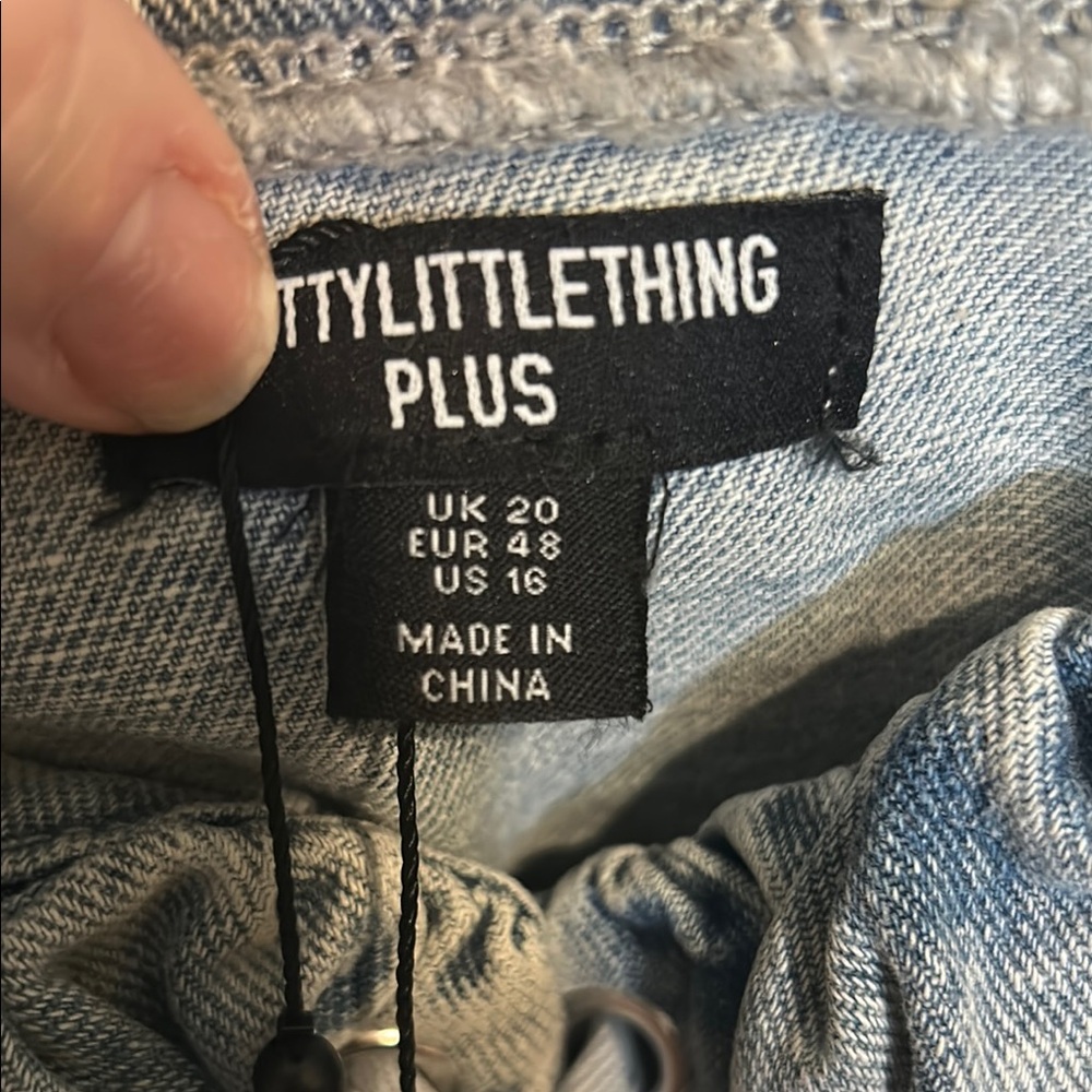PrettyLittleThing denim laceup Blue Crop Top - Picture 3 of 6